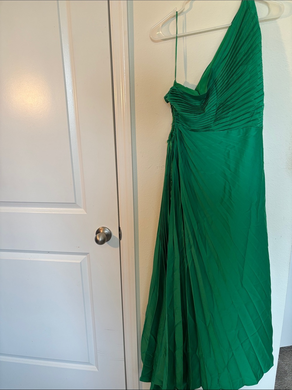 Fashion Nova One-Shoulder Emerald Green Gown